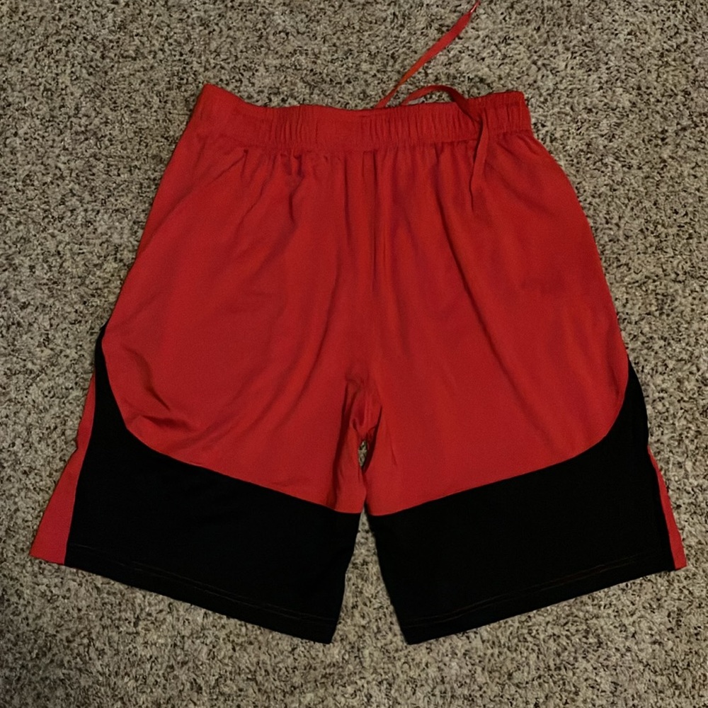 Red shorts - Picture 2 of 2